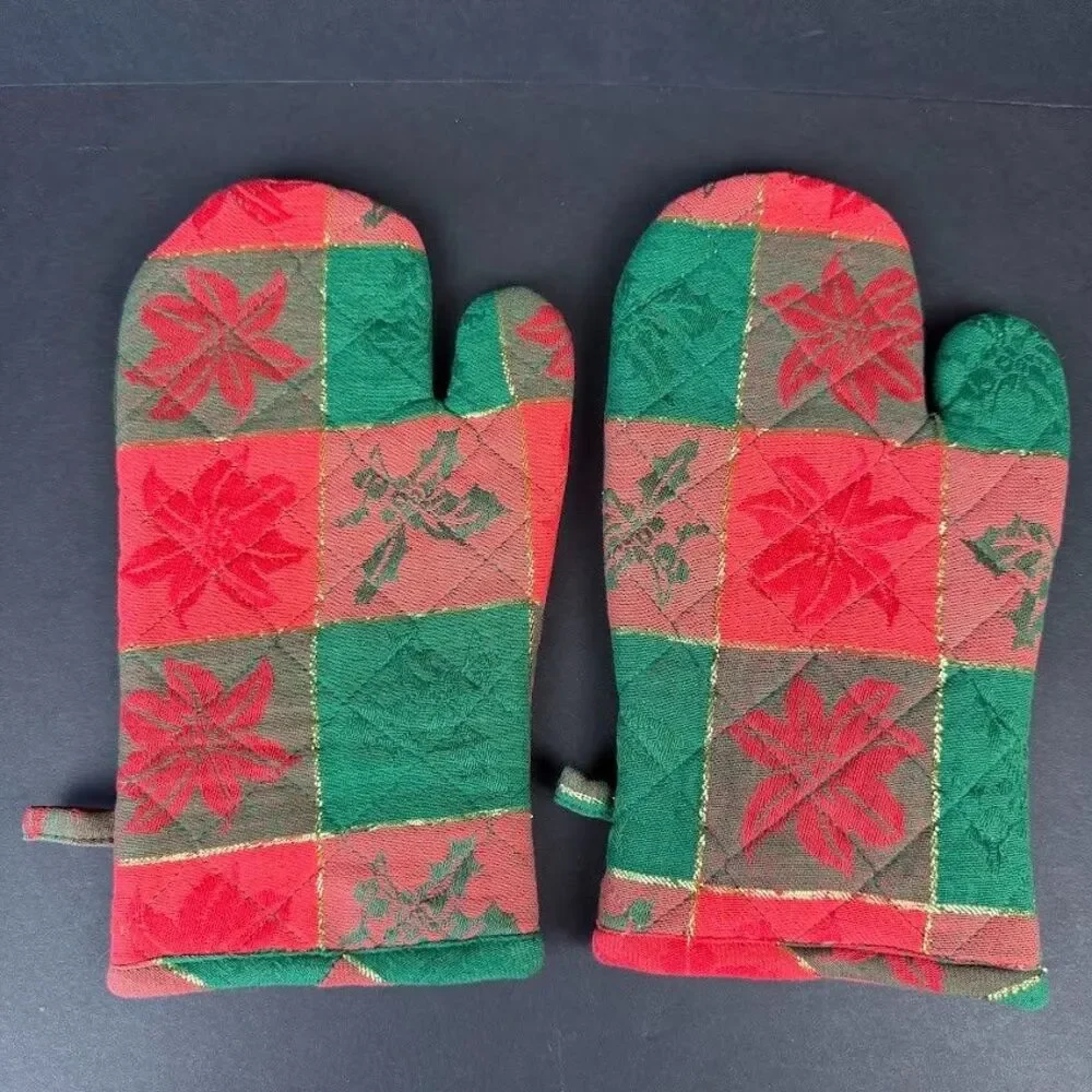 Set 2 of Oven Mitts & 2 Pot Holders Plaid Christmas Holly & Poinsettia Pattern